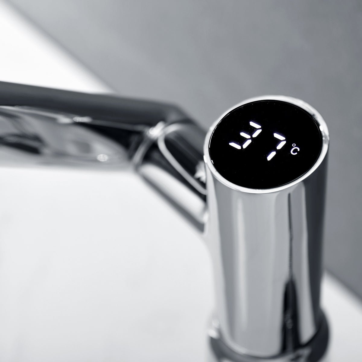 2025 Latest Smart Modern Rotatable Single-Hole Bathroom Faucet  with Temperature Display - Showerprolux