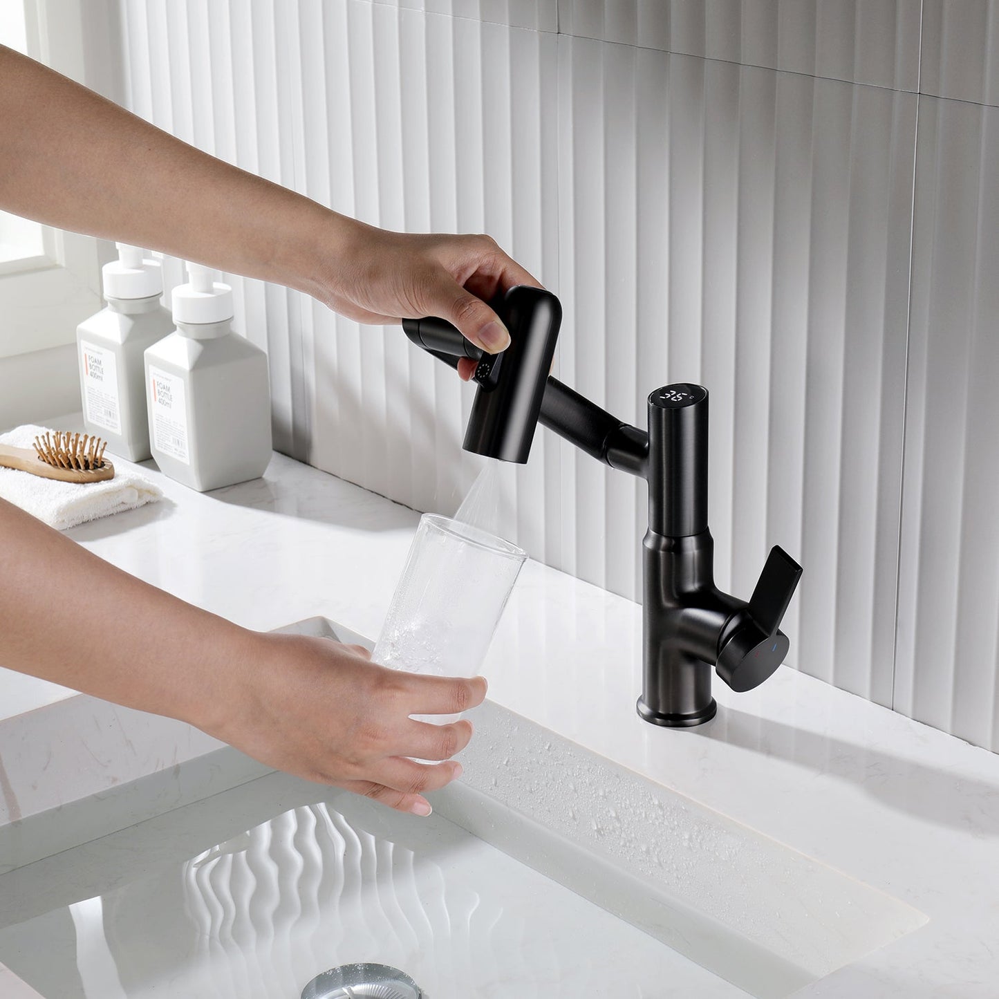 2025 Latest Smart Modern Rotatable Single-Hole Bathroom Faucet  with Temperature Display - Showerprolux