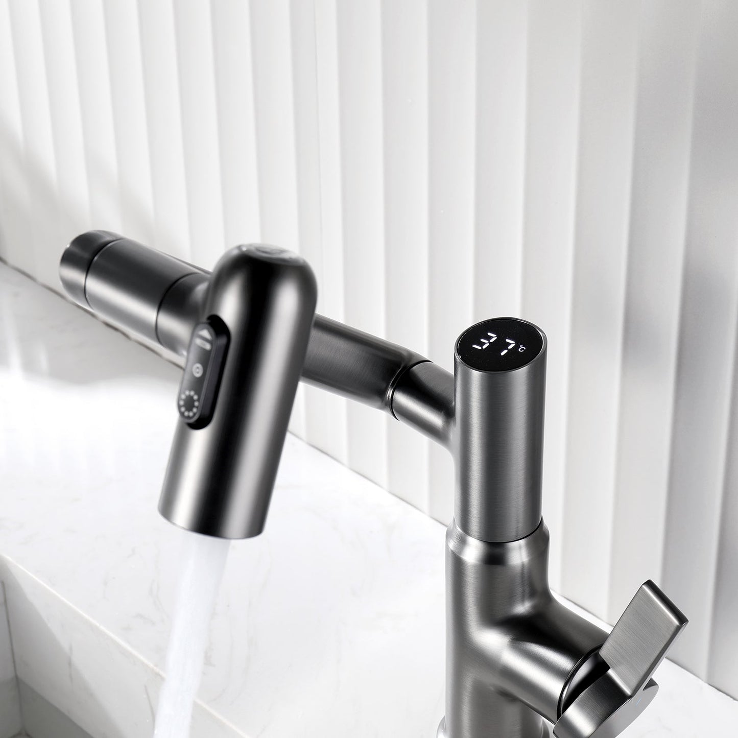 2025 Latest Smart Modern Rotatable Single-Hole Bathroom Faucet with Temperature Display - Showerprolux